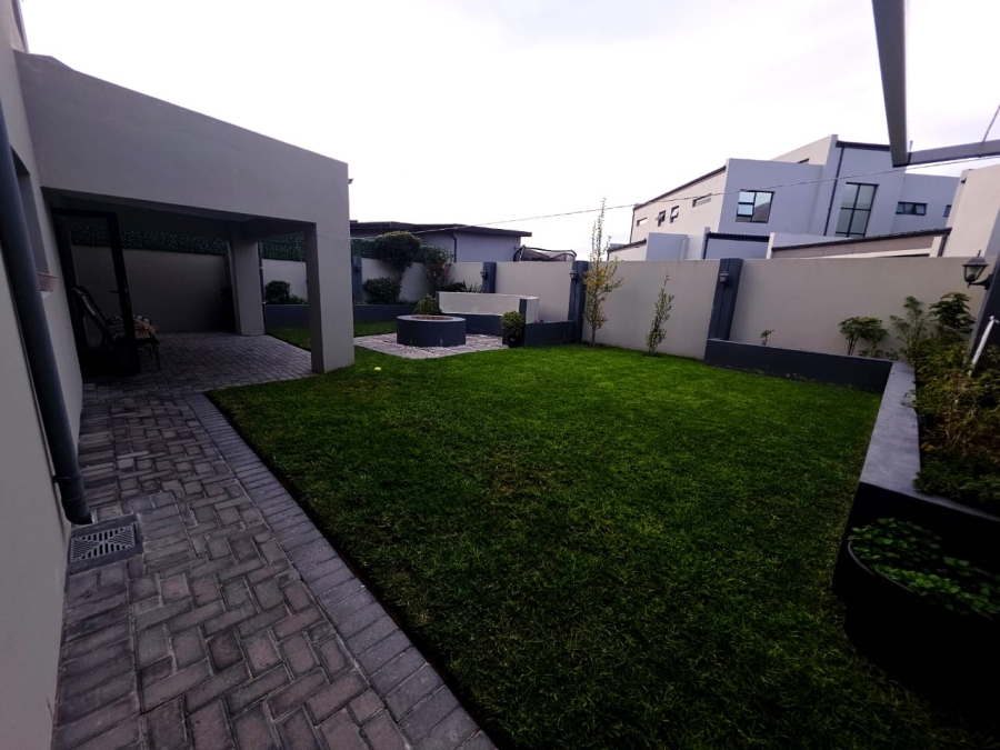 6 Bedroom Property for Sale in Sandown Western Cape